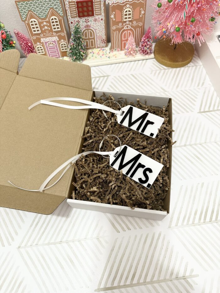 Mr. & Mrs. Gift Set - Image 2